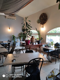 Atmosphère du Restaurant Les lauriers,anciennement la petite bouffe à Vallon-Pont-d'Arc - n°5