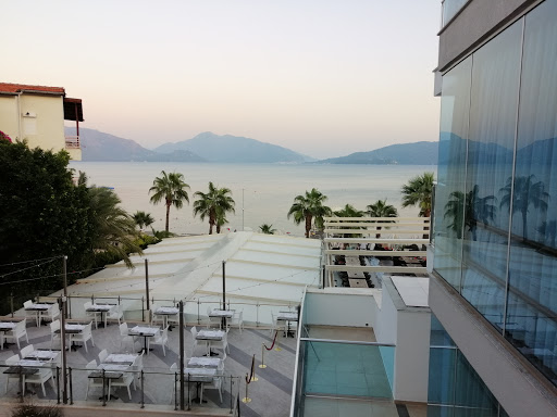 Emre Beach Restaurant