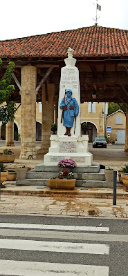 Monument aux morts à Solomiac