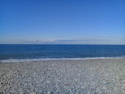 Foto de Chakvi beach com linha costeira longa e reta