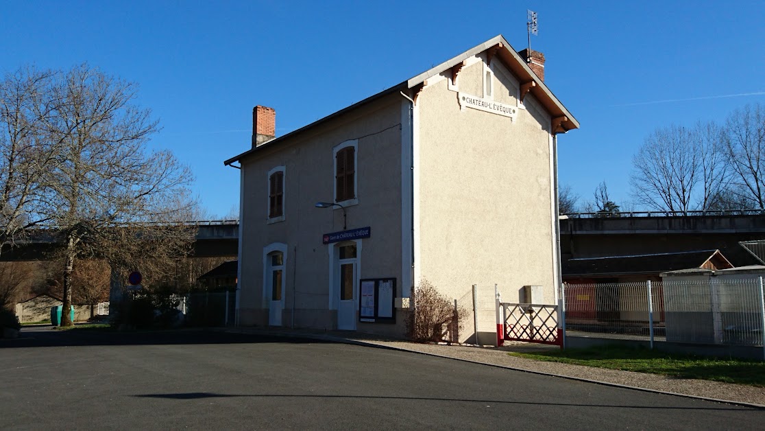 S N C F à Château-l'Évêque (Dordogne 24)