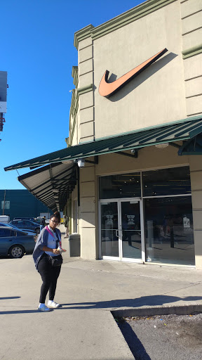 Clothing Store «Nike Factory Store», reviews and photos, 4101 S Carrollton Ave, New Orleans, LA 70119, USA