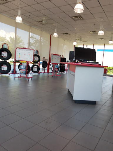 Tire Shop «Discount Tire Store - Indianapolis, IN», reviews and photos, 8302 N Michigan Rd, Indianapolis, IN 46268, USA