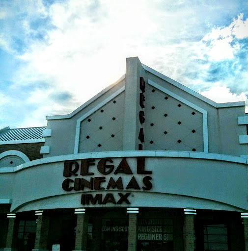 Movie Theater «Regal Cinemas Lincolnshire 21 & IMAX», reviews and photos, 300 Parkway Dr, Lincolnshire, IL 60069, USA