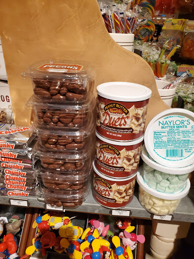 American Restaurant «Cracker Barrel Old Country Store», reviews and photos, 2421 Old Country Inn Dr, Caseyville, IL 62232, USA