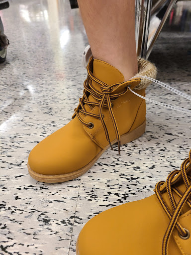 Shopping Mall «Horizon Park Shopping Center», reviews and photos, 3904 W Hillsborough Ave, Tampa, FL 33614, USA