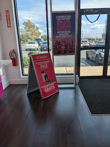 Cell Phone Store «T-Mobile», reviews and photos, 2431 US-1, North Brunswick Township, NJ 08902, USA