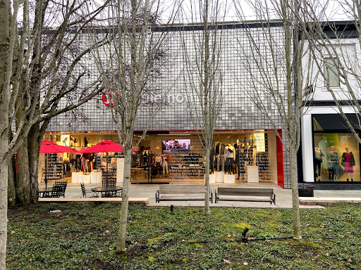 Sportswear Store «lululemon», reviews and photos, 2643 NE University Village St, Seattle, WA 98105, USA