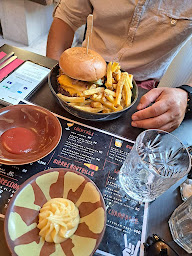 Photo n°11 de RED BEAR N’ BURGER ᙅᖾᥲຕρɩoᥒ ᑯᥱ ᖴɾᥲᥒᥴᥱ ᑯᥙ ᑲᥙɾɠᥱɾ ® à Compiègne ()