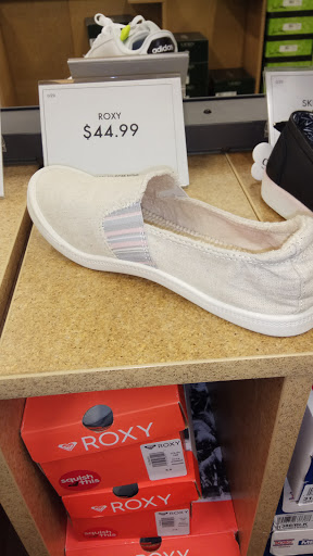 Shoe Store «DSW Designer Shoe Warehouse», reviews and photos, 6510 Canoga Ave, Canoga Park, CA 91303, USA