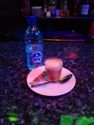 Comida y bebida