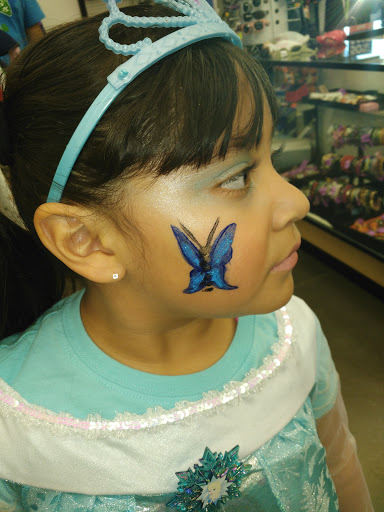 Thrift Store «Goodwill Arvada - McIntyre Parkway», reviews and photos, 6340 McIntyre Pkwy, Arvada, CO 80403, USA