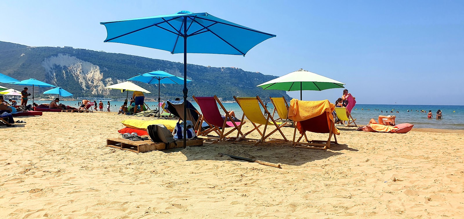 Fotografie cu Sandy Beach cu plajă spațioasă