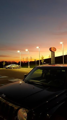 Car Dealer «Summit Place Kia», reviews and photos, 2200 Elizabeth Lake Rd, Waterford Twp, MI 48328, USA