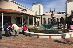 Theory outlet Sanda Premium Outlets image