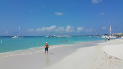 Foto di Spiaggia di Hilton Aruba con costa lunga e dritta