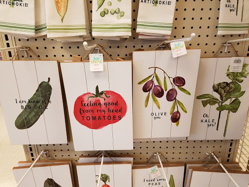 Shopping Mall «Gateway Shopping Center», reviews and photos, 221 E Swedesford Rd, Wayne, PA 19087, USA