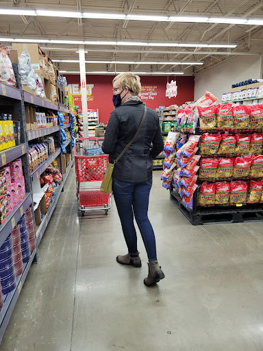 Grocery Store «Grocery Outlet Bargain Market», reviews and photos, 1950 14th Ave SE, Albany, OR 97322, USA