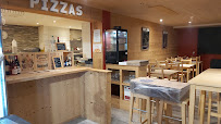 Atmosphère du Restaurant Pizza Le Spioulets à Saint-Lary-Soulan - n°3