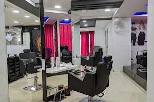 Colors Hair and Beauty Studio-UNISEX image
