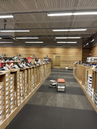 Shoe Store «DSW Designer Shoe Warehouse», reviews and photos, 2915 Harrison Ave NW, Olympia, WA 98502, USA
