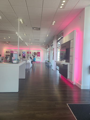 Cell Phone Store «T-Mobile», reviews and photos, 3170 FM407 #402, Highland Village, TX 75077, USA