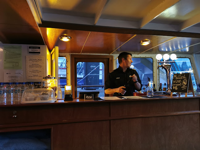 Perky's - Floating Bar Queenstown - Pub