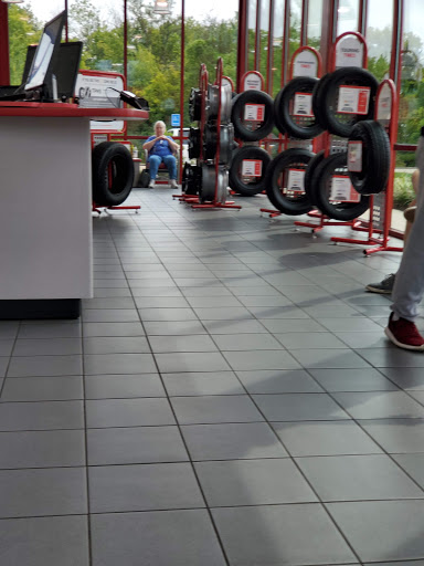 Tire Shop «Discount Tire Store - Farragut, TN», reviews and photos, 11201 Kingston Pike, Farragut, TN 37934, USA
