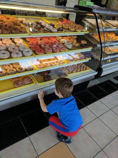 Donut Shop «Fresh Donuts», reviews and photos, 1188 E State St a, Geneva, IL 60134, USA