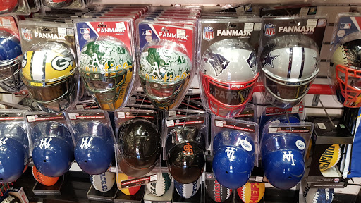 Sportswear Store «College Shop», reviews and photos, 2 Beach St, San Francisco, CA 94133, USA