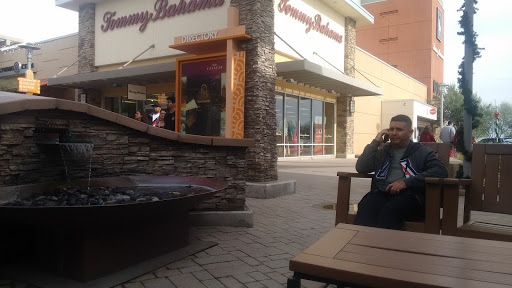 Shopping Mall «Phoenix Premium Outlets», reviews and photos, 4976 Premium Outlets Way, Chandler, AZ 85226, USA