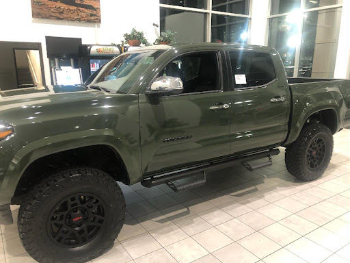 Toyota Dealer «Lithia Toyota of Springfield», reviews and photos, 163 S 9th St, Springfield, OR 97477, USA