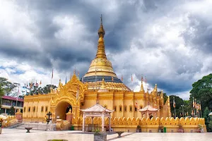 Replika Pagoda Shwedagon image