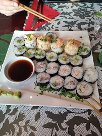 Plats et boissons du Restaurant de sushis Mon Coin d'Asie - Les nems ont du sushi à se faire... à Agen - n°12