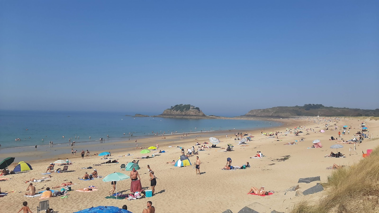 Photo de Plage du Guesclin zone des équipements