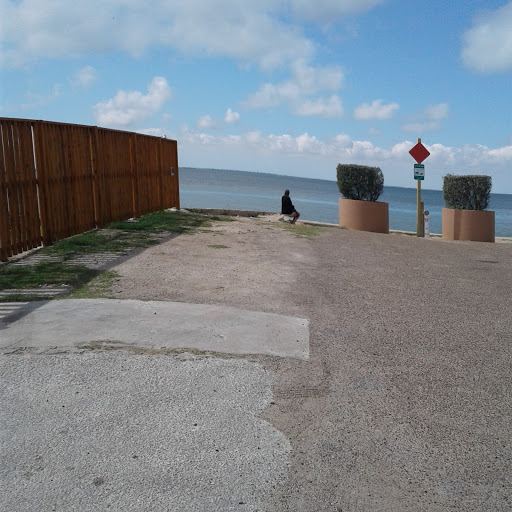 Laundromat «Bluewater Laundromat», reviews and photos, 104 W Corral St, South Padre Island, TX 78597, USA