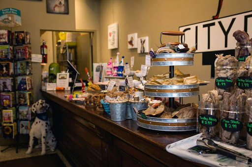 Pet Supply Store «City Dogs Grocery», reviews and photos, 884 Massachusetts Ave, Indianapolis, IN 46204, USA