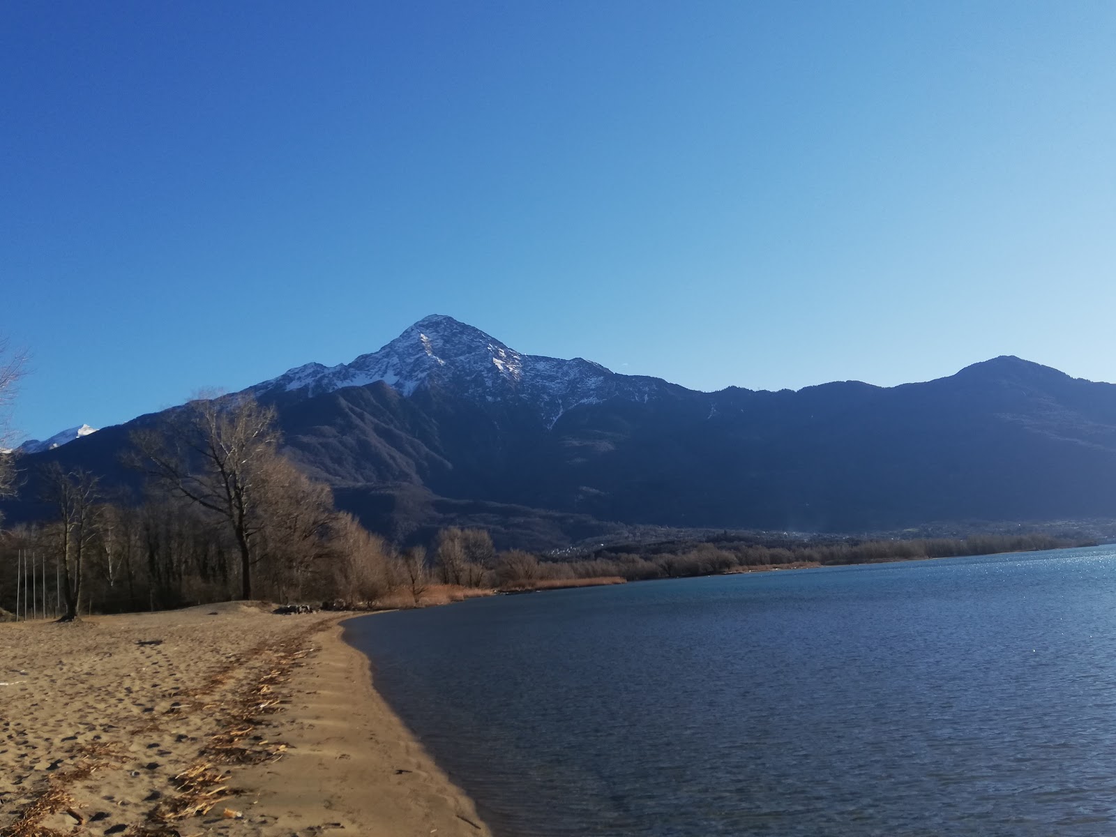 Foto von Spiaggia La Punta und seine wunderschöne Landschaft