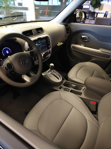 Kia Dealer «Kia of Portland», reviews and photos, 307 NE Broadway St, Portland, OR 97232, USA