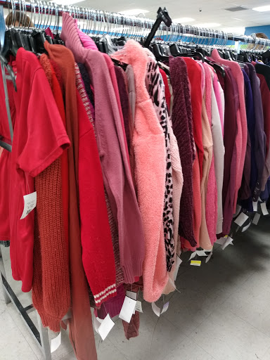 Thrift Store «Goodwill - Glendale», reviews and photos, 1622 W Glenoaks Blvd, Glendale, CA 91202, USA