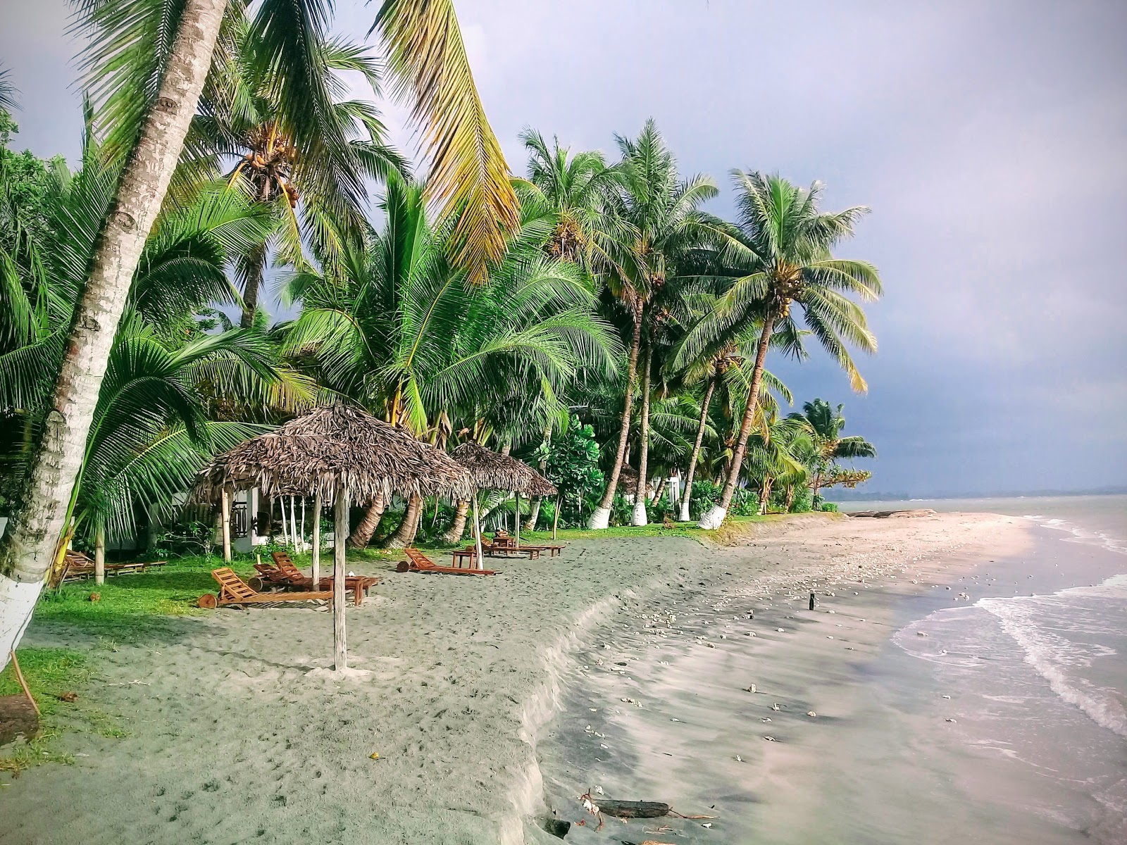 Foto de Mahambo beach com reto e longo