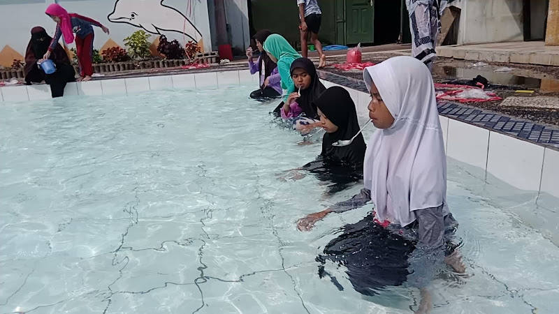 Kolam renang Antassalam