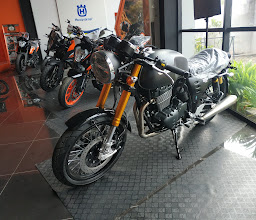 Saddle - Motorbike, Cafe & Eatery photo