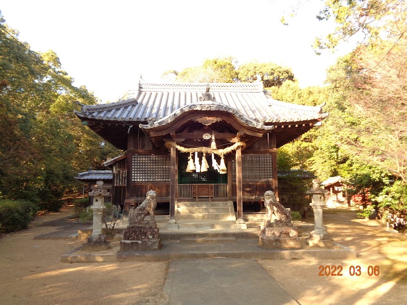 南山八幡神社（吉田町立間）