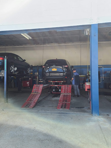 Tire Shop «Performance Tire & Wheel Group», reviews and photos, 2000 SW Topeka Blvd, Topeka, KS 66612, USA