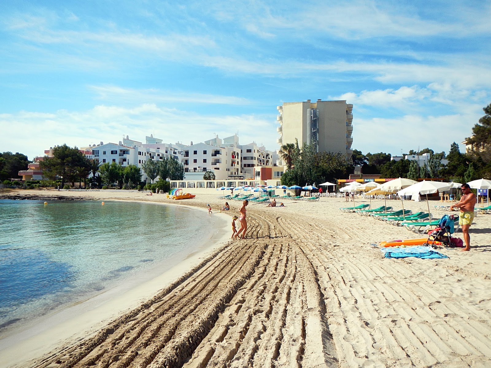 Foto de Cala Pinet y el asentamiento