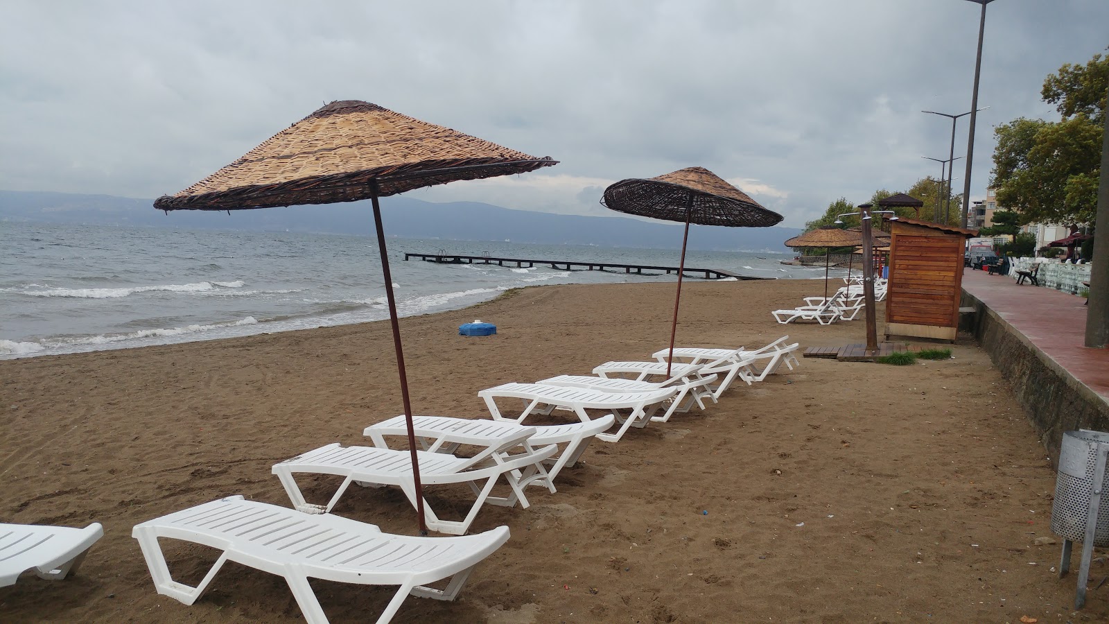 Foto de Kumyali beach - lugar popular entre os apreciadores de relaxamento