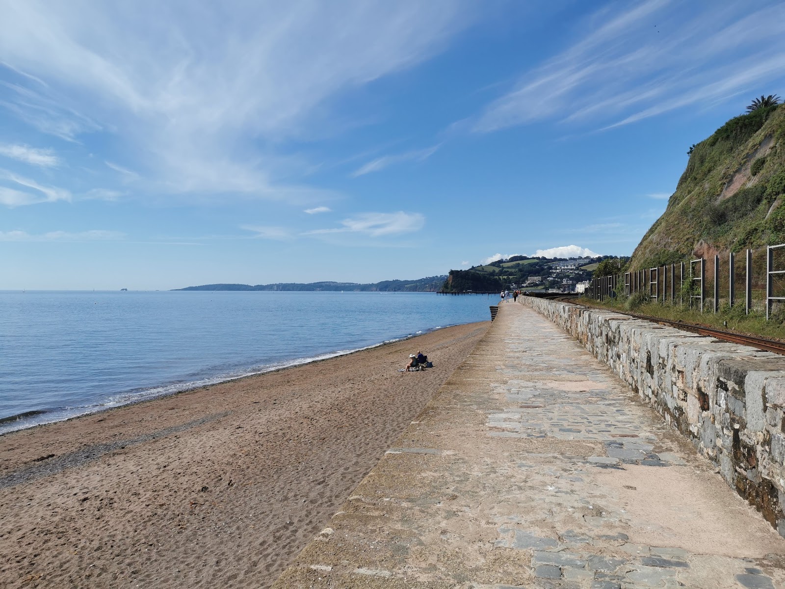 Teignmouth plajı'in fotoğrafı - rahatlamayı sevenler arasında popüler bir yer