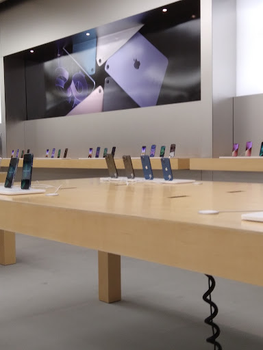 Computer Store «Apple Santa Rosa Plaza», reviews and photos, 1071 Santa Rosa Plaza, Santa Rosa, CA 95401, USA