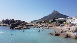 Foto van Bakoven Beach met een rechte kustlijn